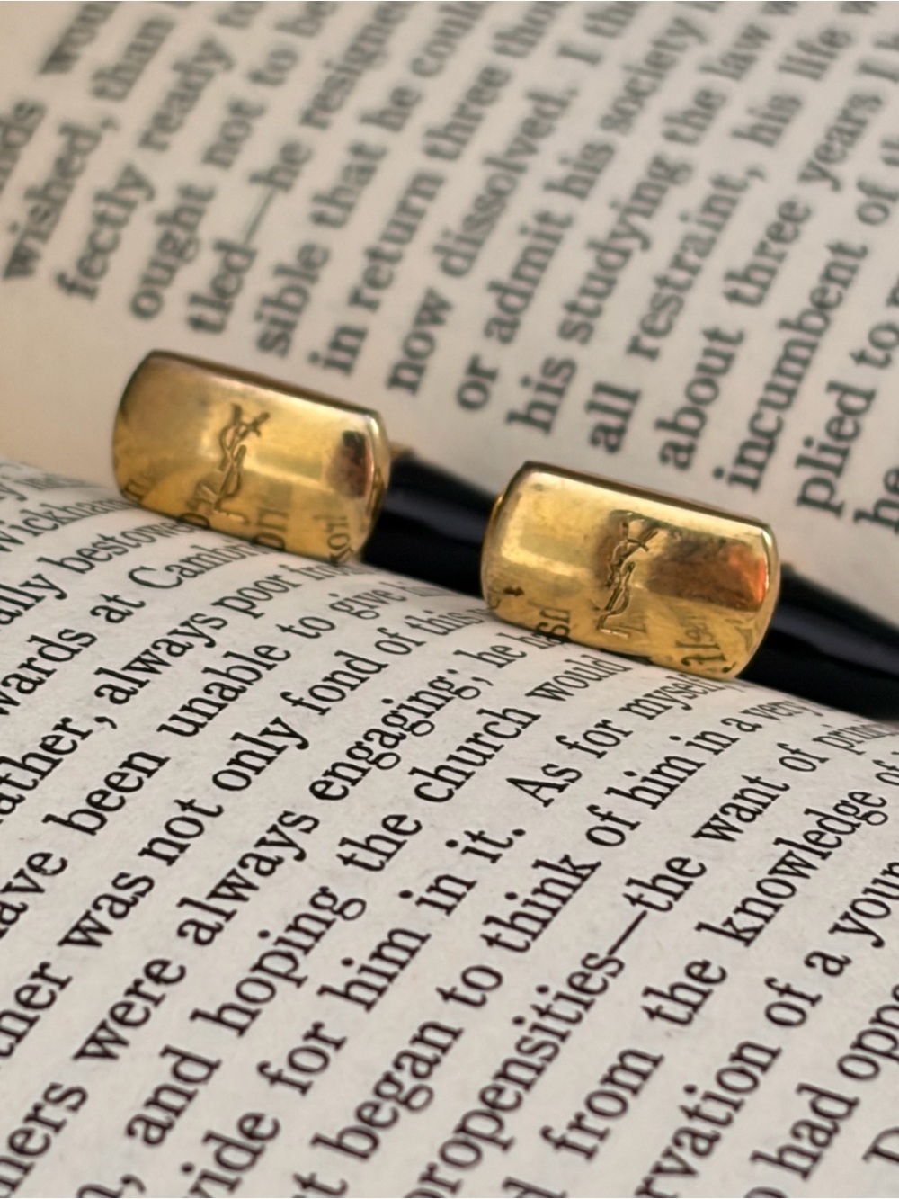 Vintage Yves Saint Laurent YSL Gold Tone Black Cone Bar Cufflinks, Retro Luxury - Picture 5 of 7